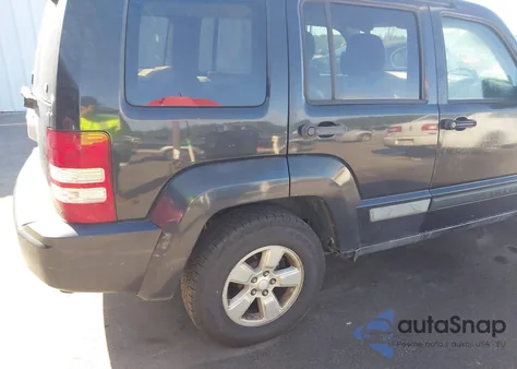 2010 Jeep Liberty Sport z USA, uszkodzony, nr VIN 1J4PN2GK1AW118621